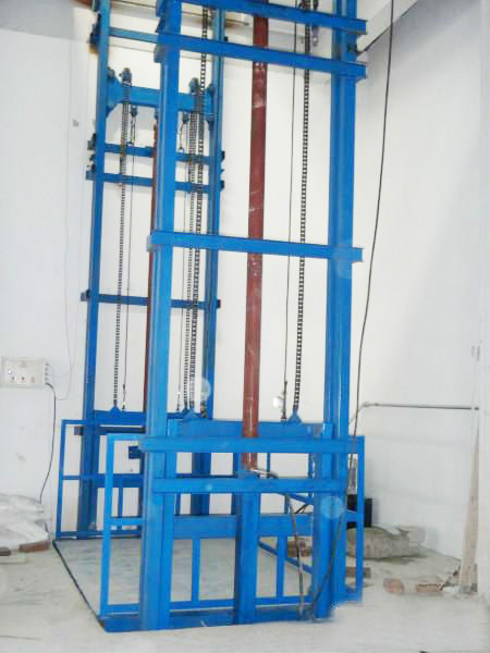 導(dǎo)軌式升降貨梯.jpg 導(dǎo)軌式升降貨梯.jpg